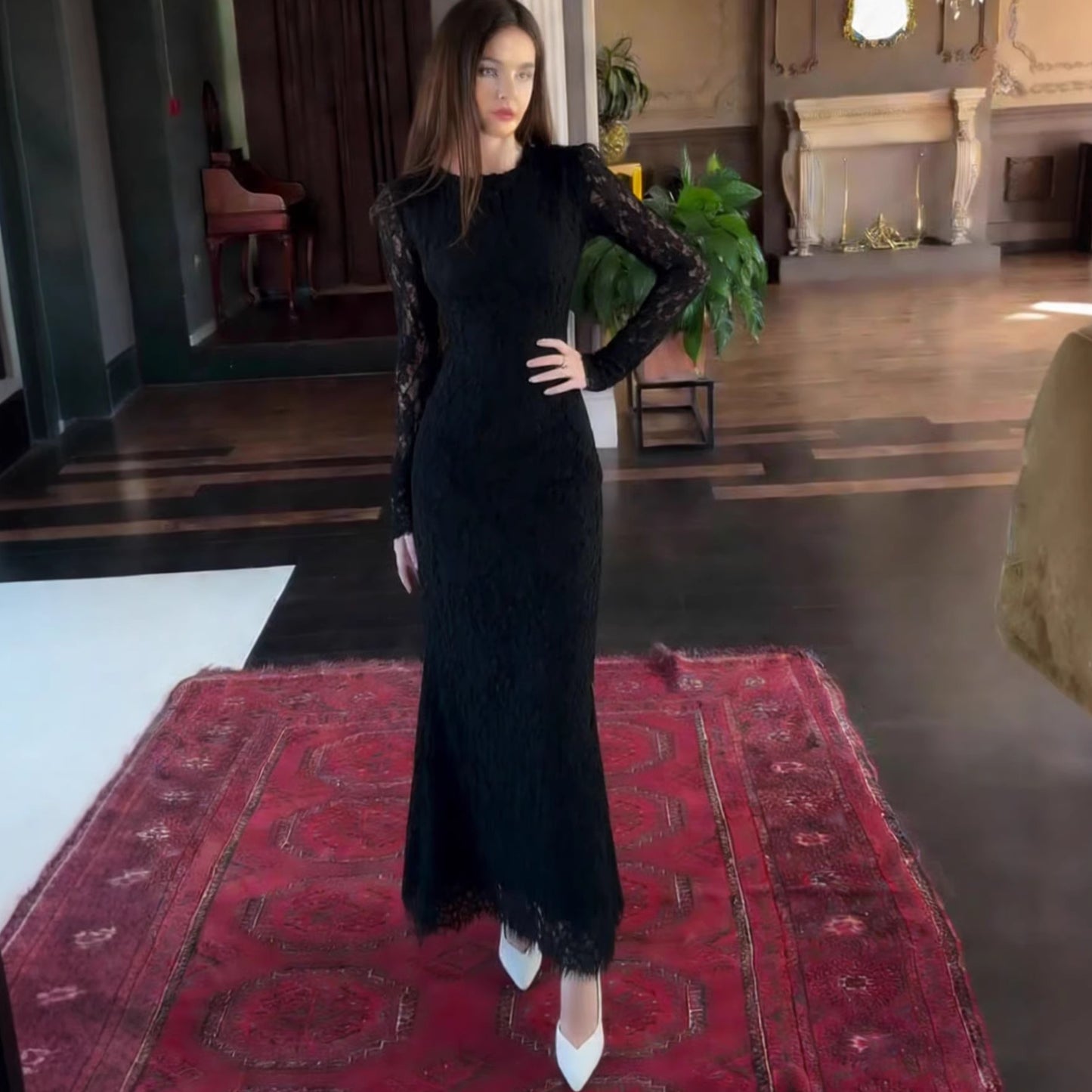 Women's Elegant Long Sleeve Fitted Maxi Dress – High Waist Round Neck Black Gown