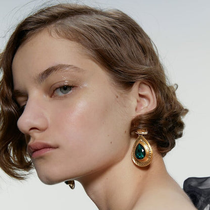 Fashion Metal Heart-Shaped Diamond Earrings – Elegant Statement Jewelry for Women