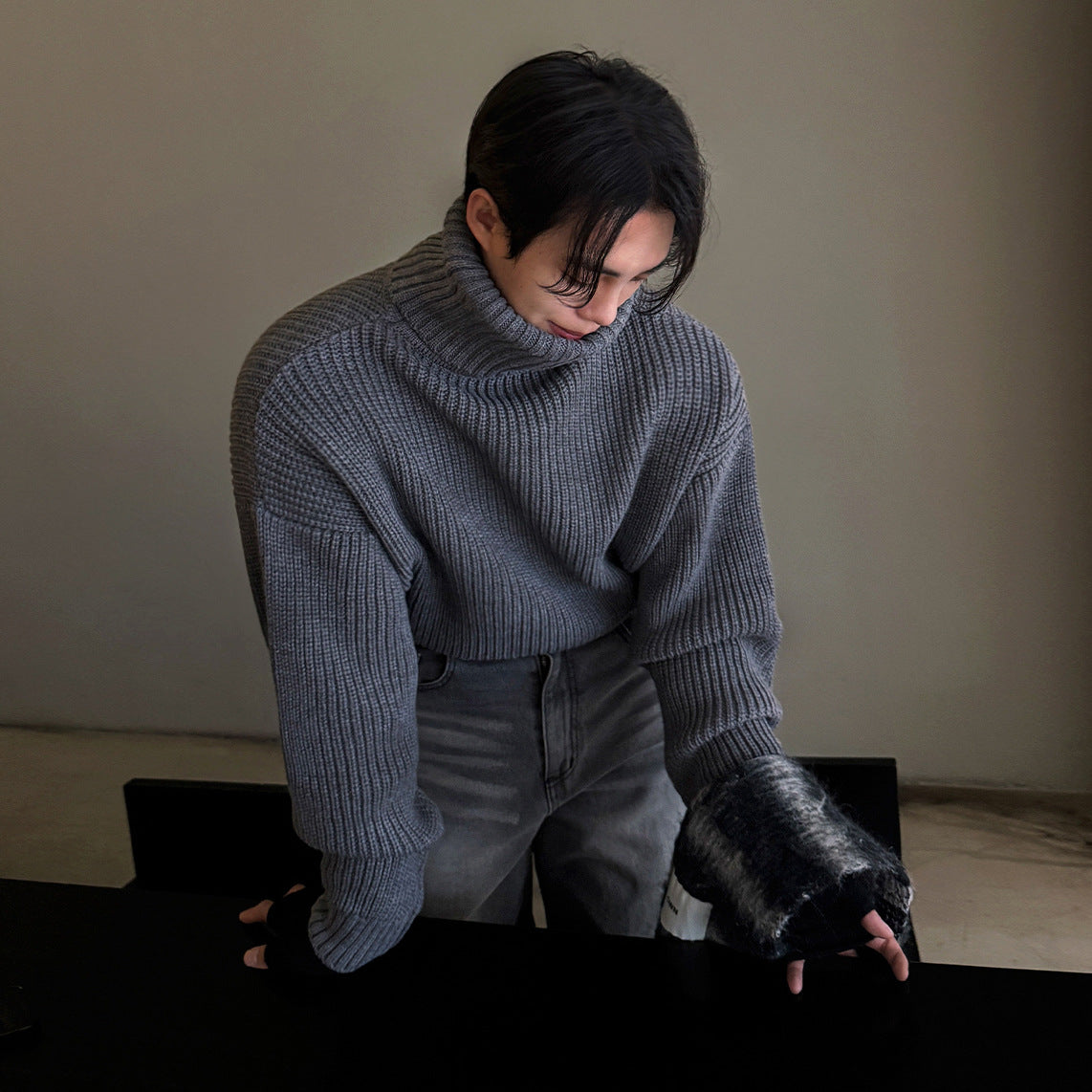 Men’s Mature Style High-Neck Knit Pullover Sweater – Thick Warm Winter Base Layer for Commuter & Everyday Wear