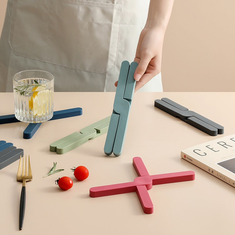 X-shaped heat-resistant silicone dining table mat with non-slip design. Protects surfaces from heat, spills, and scratches—stylish and practical for everyday use.